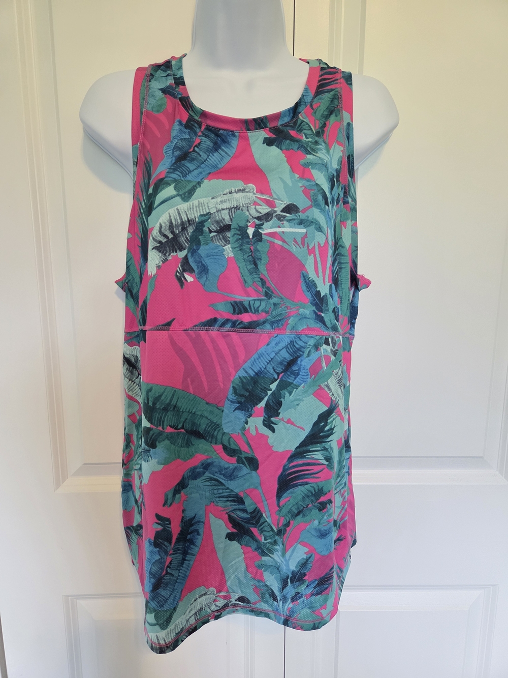Reel Legends Pink & Teal Tropical Leaf Tank